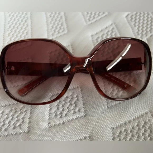 Dkny | Accessories | Nwot Dkny Sunglasses No Scratches  display picture 3